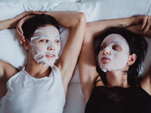 Maseczki na twarz dla cery dojrzałej – przepisy na domowe maseczki na zmarszczki i trądzik